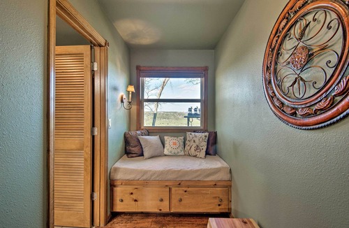 Broken Bow Cottage | Broken Bow Cottage w/Deck, Hot Tub & Fire Pit!