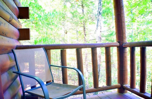 Octavia Cabin | Broken Bow Lake Cabin in the woods