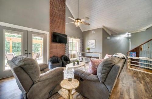 Broken Bow House | Broken Bow Vacation Rental w/Pool & Hot Tub!