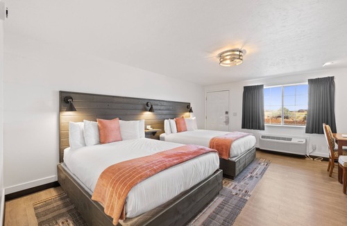 Torrey Hotel | Broken Spur Inn & Steakhouse