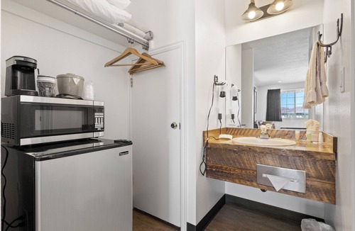 Torrey Hotel | Broken Spur Inn & Steakhouse