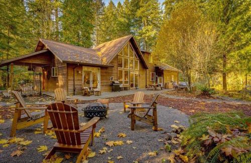Mount Hood Village House | Brokenbridge Pond