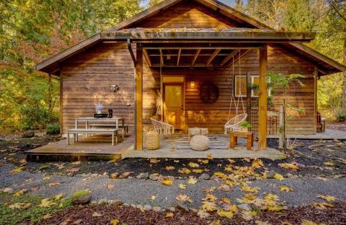 Mount Hood Village House | Brokenbridge Pond