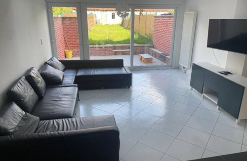 Conde-sur-lʼEscaut House | Bromelia 80