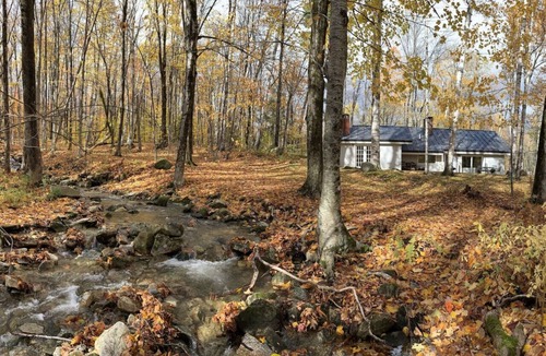 Peru Ski Chalet | Bromley Aframe - King Master Bed, Wood Fireplace
