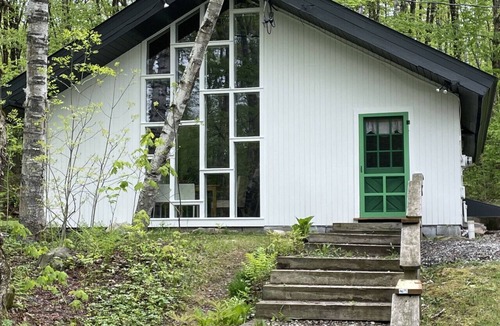 Peru Ski Chalet | Bromley Aframe - King Master Bed, Wood Fireplace