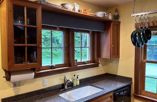 Peru House | Bromley Farmhouse close to skiing and hikes