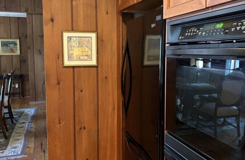 Peru House | Bromley Farmhouse close to skiing and hikes