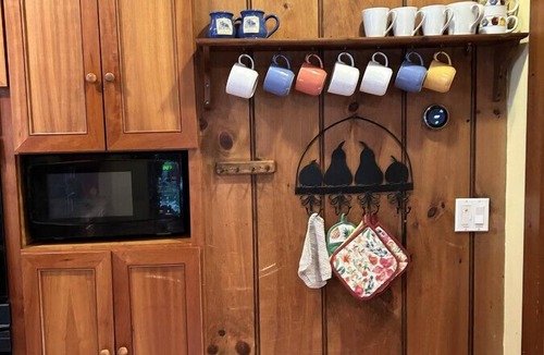 Peru House | Bromley Farmhouse close to skiing and hikes