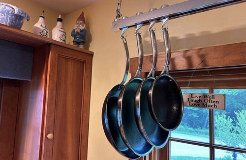 Peru House | Bromley Farmhouse close to skiing and hikes