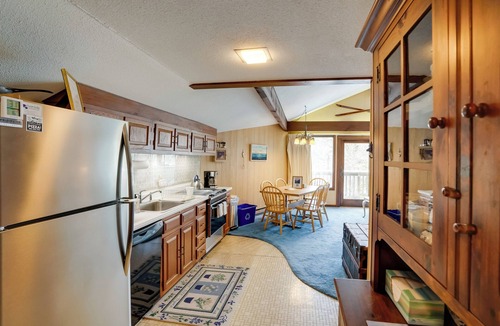Bromley Mountain Apartment | Bromley Mountain Escape w/2 Balconies: Hike & Ski