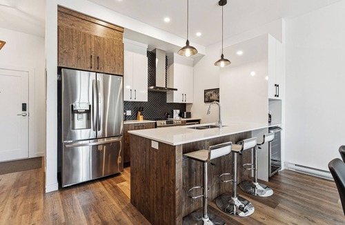 Bromont Condo | ⛰️ Bromont Mountain Living |31+ Nights | Turnkey 2BR Condo | Underground Parking