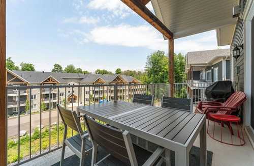 Bromont Condo | ⛰️ Bromont Mountain Living |31+ Nights | Turnkey 2BR Condo | Underground Parking
