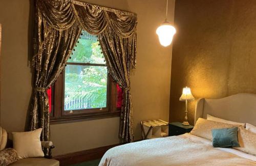 Blackwood House | Bromwich Guest House