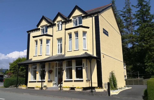 Criccieth Bed & Breakfast | Bron Rhiw Guest House