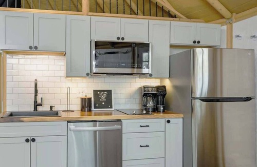 Canyon Lake Cabin | Bronco Yurt Cabin Luxe Glamping w Private Hot Tub