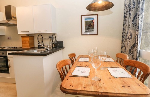 Oakworth Cottage | BRONTE BARN, family friendly in Oakworth