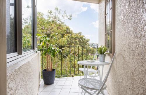 Waverley Apartment | Bronte Beach Coastal Apartment with Ocean View