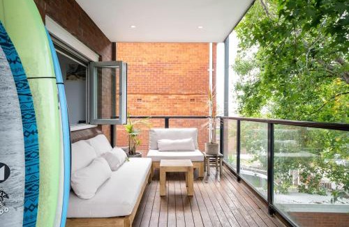 Bronte Apartment | 'Bronte Beauty' Modern Heritage Style with Balcony