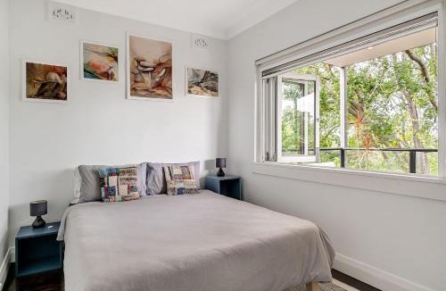 Bronte Apartment | 'Bronte Beauty' Modern Heritage Style with Balcony