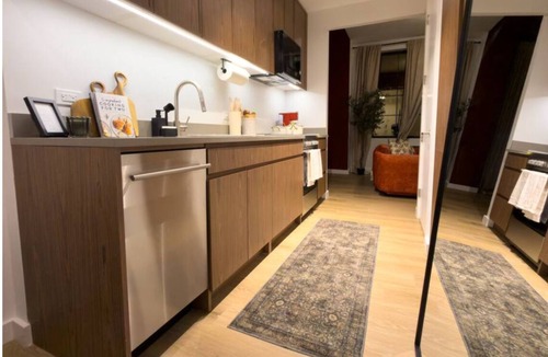Port Morris Apartment | Bronx Retreat: NYC Apartment w/Movie Theater, Pool, Cinema, Gym & Rooftop Views