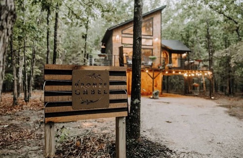 Lenox Cabin | *Bronze Gabel Cabin Treehouse