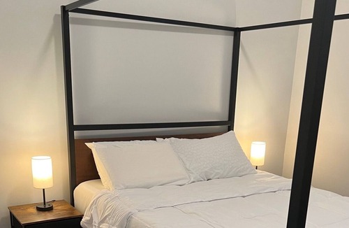 Grand Boulevard Condo | Bronzeville Haven: 2BR/2BA Oasis, 10 Mins to Downtown