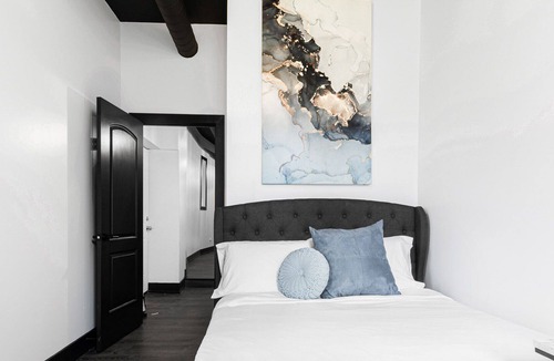 Bronzeville House | Bronzeville Luxury Black & White Duplex