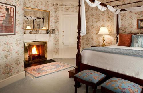 Lenox Bed & Breakfast | Brook Farm Inn