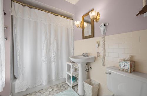 Lenox Bed & Breakfast | Brook Farm Inn