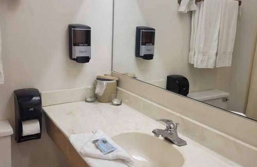 Syracuse Hotel | Brook Pointe Inn