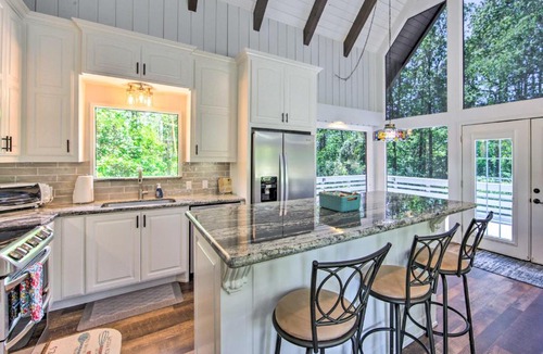 Brookeland House | Brookeland Resort Cabin w/Golf + Lake Access