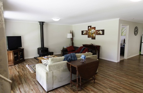 Myrrhee House | Brookfield Guesthouse