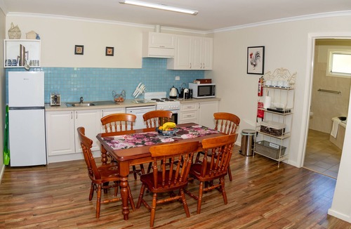 Myrrhee House | Brookfield Guesthouse