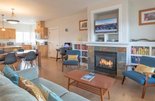 Old Farm District House | Brookhollow Retreat in Bend