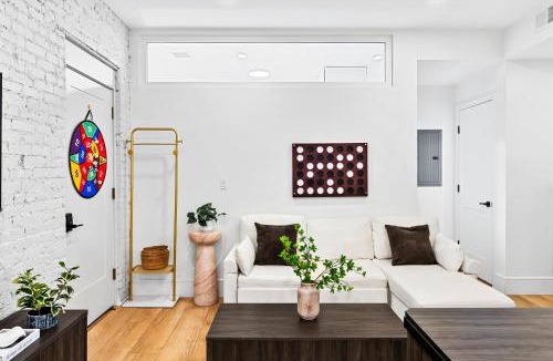 Corey Hill Apartment | Brookline LUX Apt Rooftop GameRoom Subway