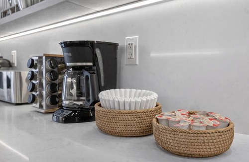 Griggs Park Apartment | Brookline Lux - Rooftop Fenway T BU BC Simmons