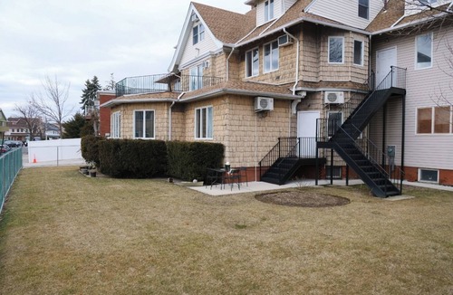 Sea Gate Villa | Brooklyn 15 bedroom 18 bath oasis