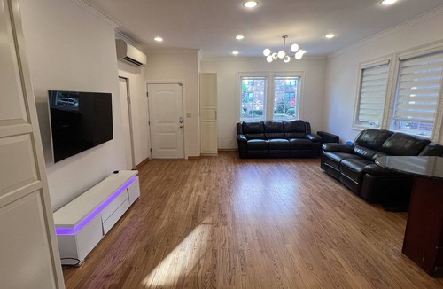 Midwood Apartment | Brooklyn Gem with back yard