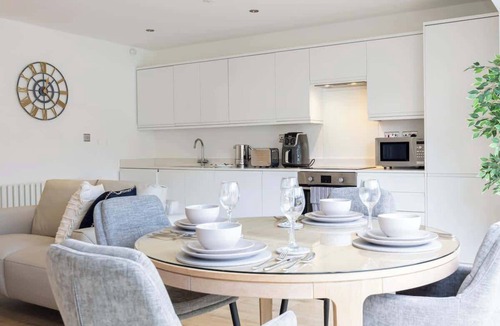 Cheadle Apartment | Brooklyn Mews-Free Parking