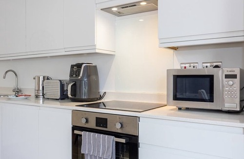 Cheadle Apartment | Brooklyn Mews-Free Parking