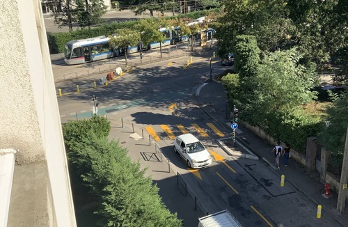 Secteur 4 Apartment | Brooklyn - Modern studio 2 steps from tram A