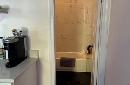 Bedford-Stuyvesant Apartment | Brooklyn Shoebox studio apartment