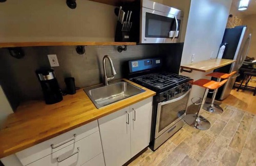 Cypress Hills Apartment | Brooklyn Short Term Rental - The Junction