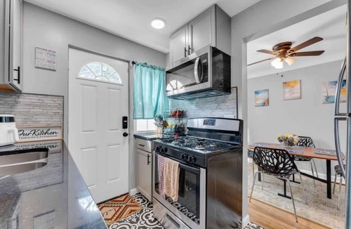 Brooklyn House | Brooklyn Townhome - 9 Miles to Downtown - Sleeps 5