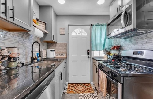 Brooklyn House | Brooklyn Townhome - 9 Miles to Downtown - Sleeps 5