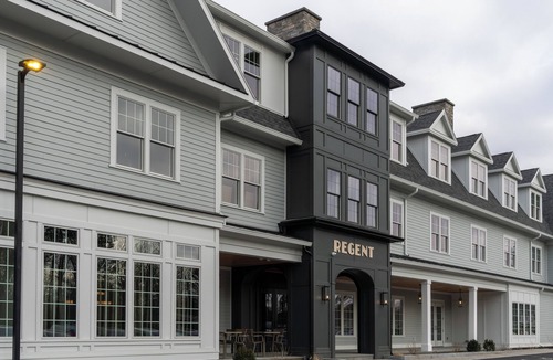 Saratoga Springs Hotel | Brookmere Saratoga, a Tribute Portfolio Hotel