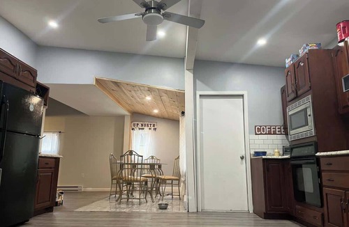 Day House | Brooks bay Summary: R