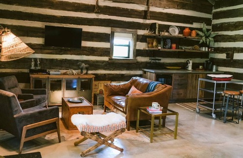 Round Top Cabin | Brooks Cabin @ The Lone Star Farm