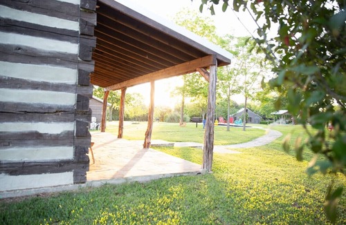 Round Top Cabin | Brooks Cabin @ The Lone Star Farm